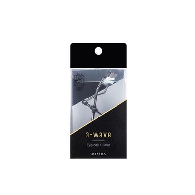 MISSHA 3-Wave Eyelash Curler in retail packaging, designed for smooth, natural curls with a 3-step silicone system. Ideal for beginners and pros.
