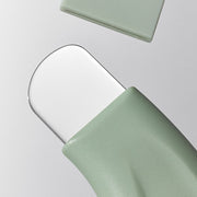 Close-up of ilso Deep Clean Master/Blackhead Remover Tool highlighting the smooth stainless steel tip and soft silicone body for safe skin care use.