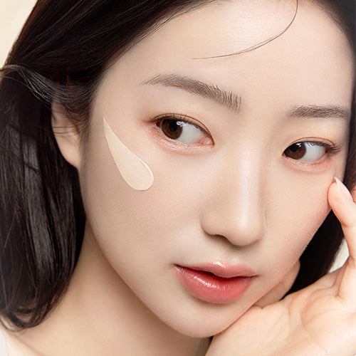 BY ECOM EGF Cream with natural background