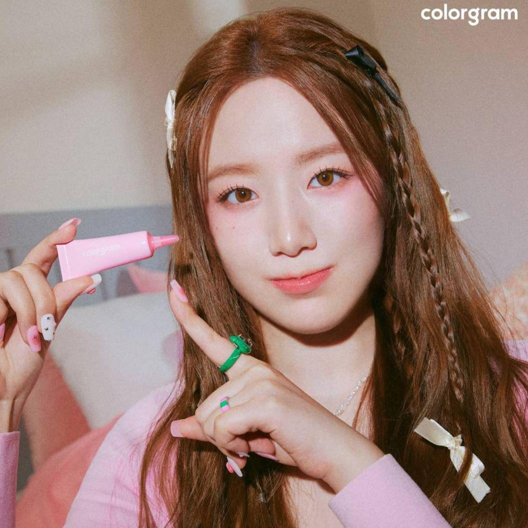 Model pointing to Colorgram Juicy Drop Tint 4g, emphasizing the lip tint’s vibrant color and lightweight formula for daily wear.